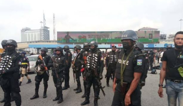 Armed Nigerian Police